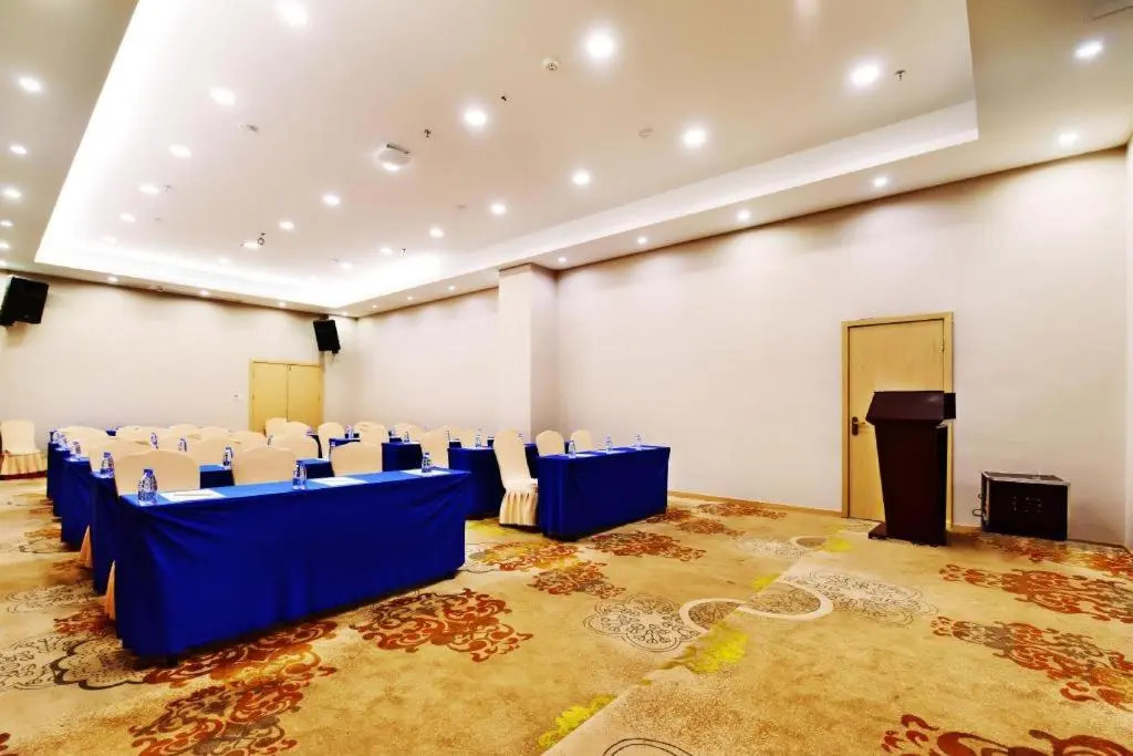 Wanhou Academy of Fine Arts Hotel (Yiyang Xiufeng Park Branch)