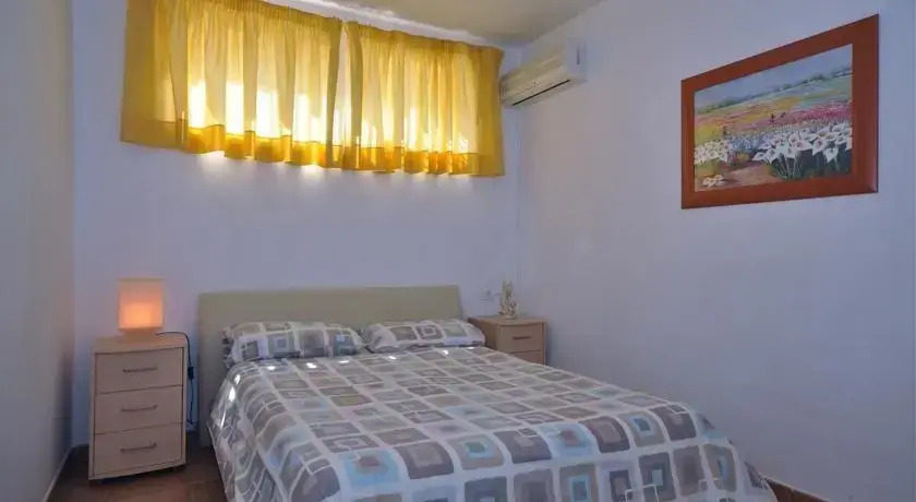 Bungalow Palm Mar with pool and garden