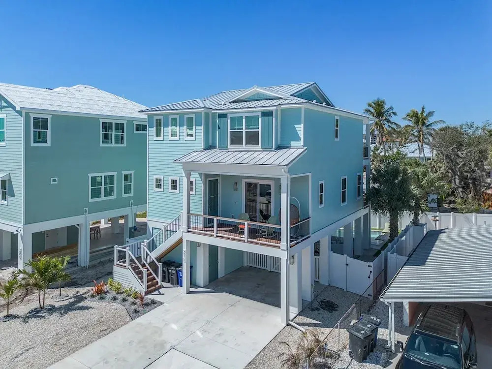 211 Blue Palm: Spacious 5-Bedroom Pool Home, Steps from Beach! 5 Home
