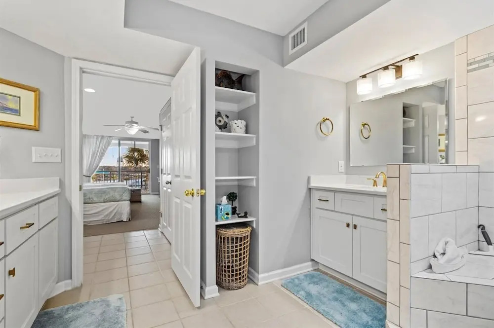 Yacht Club Villas #1-1001