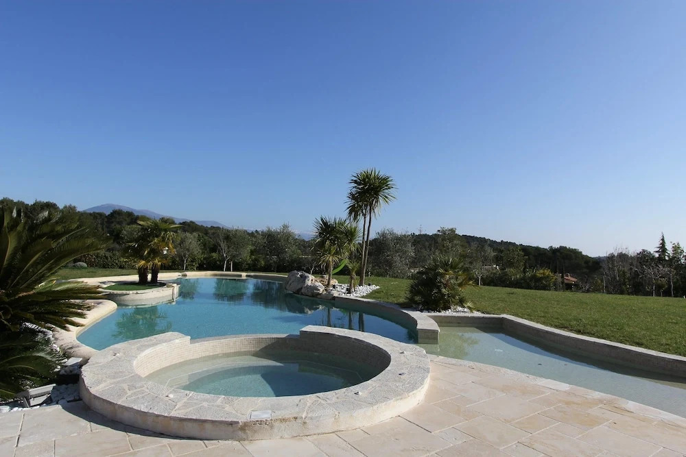 "AU HAVRE DE PAIX" 5 étoiles Prestige jacuzzi, hammam, sauna, PISCINE chauffée Mougins Cannes Grasse