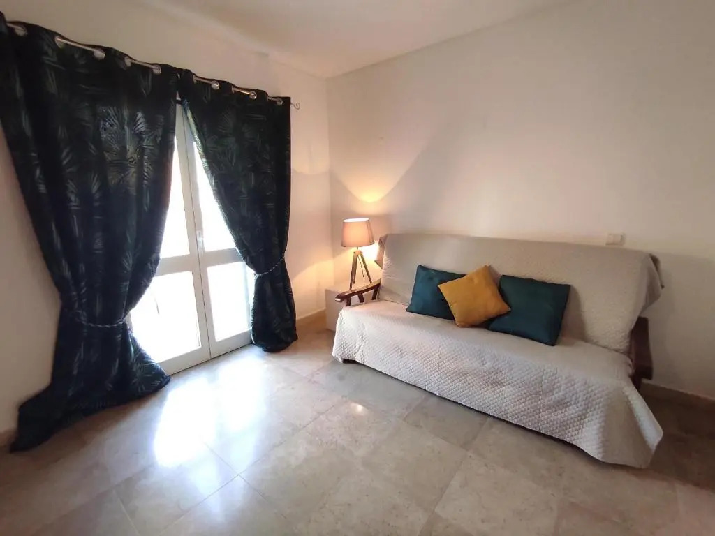Vila Magna near The Strip with BBQ, AC, Balcony, Parking, 4 TVs and Free wifi
