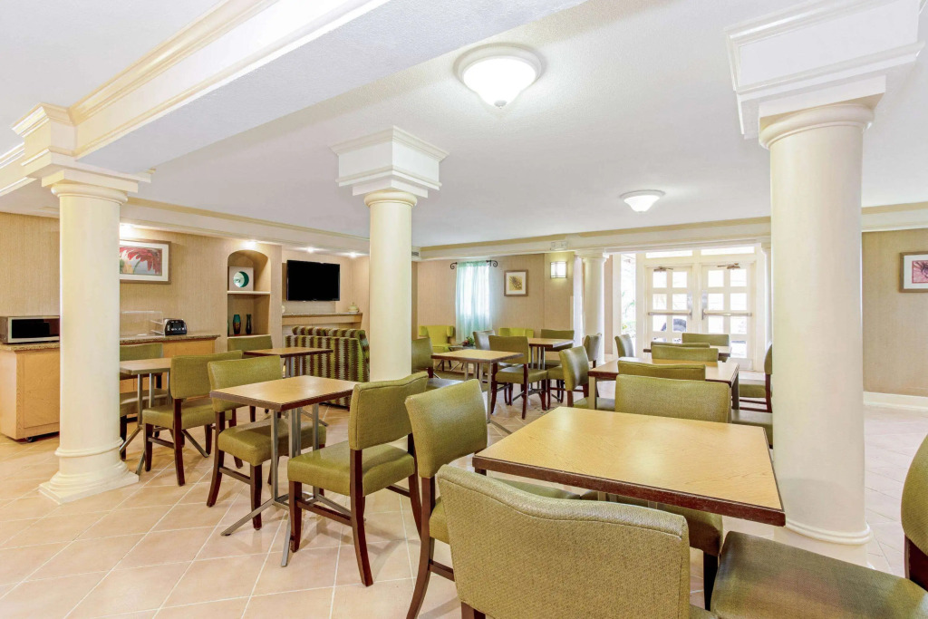 La Quinta Inn by Wyndham Orlando Airport West