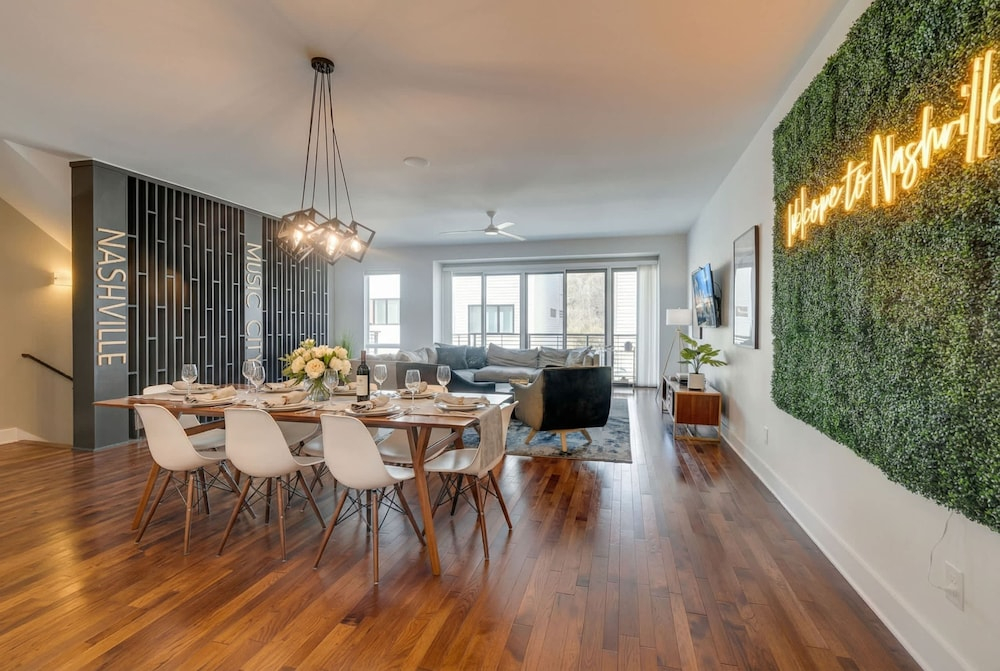 Downtown Luxury - 10 Beds Free Parking