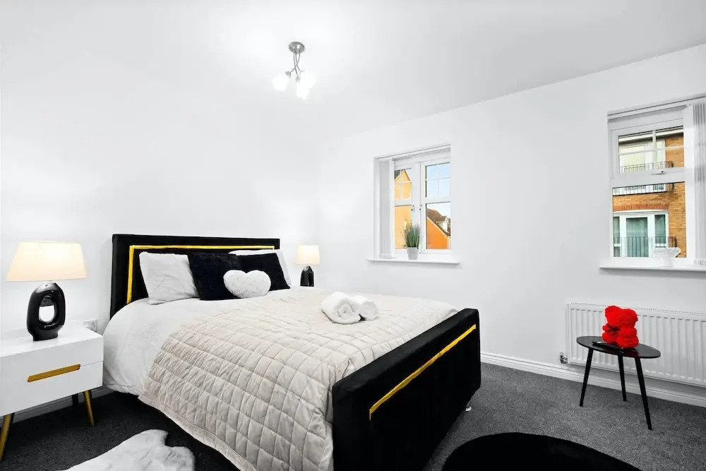House - Sleeps 6, Garden & Free Parking