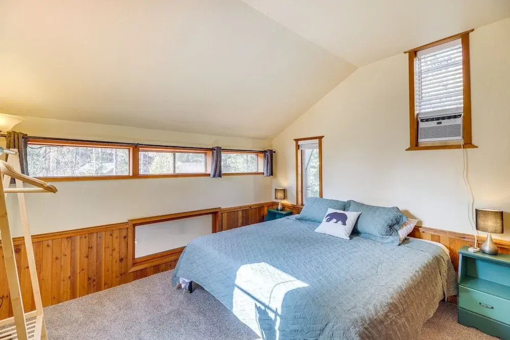 'griz Den' Cabin w/ 2 King Beds Near Glacier!