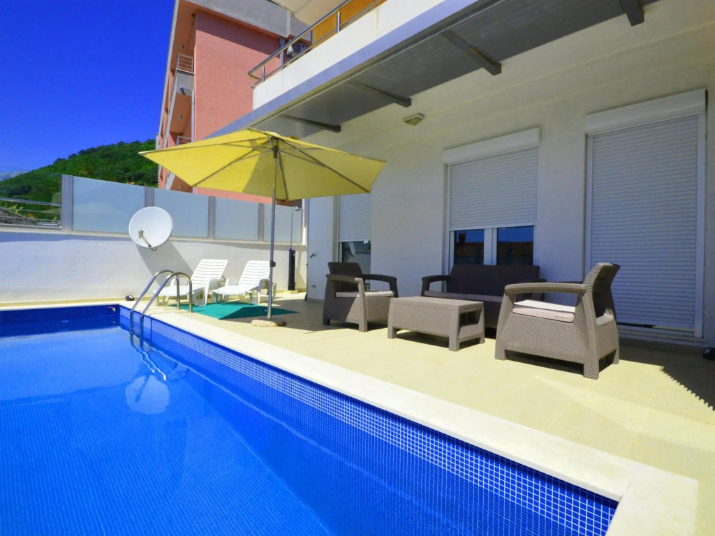 TOP-APARTMENT MONTENEGRO, with private Pool!