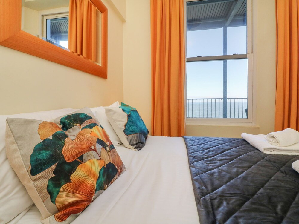 Val's Seaview