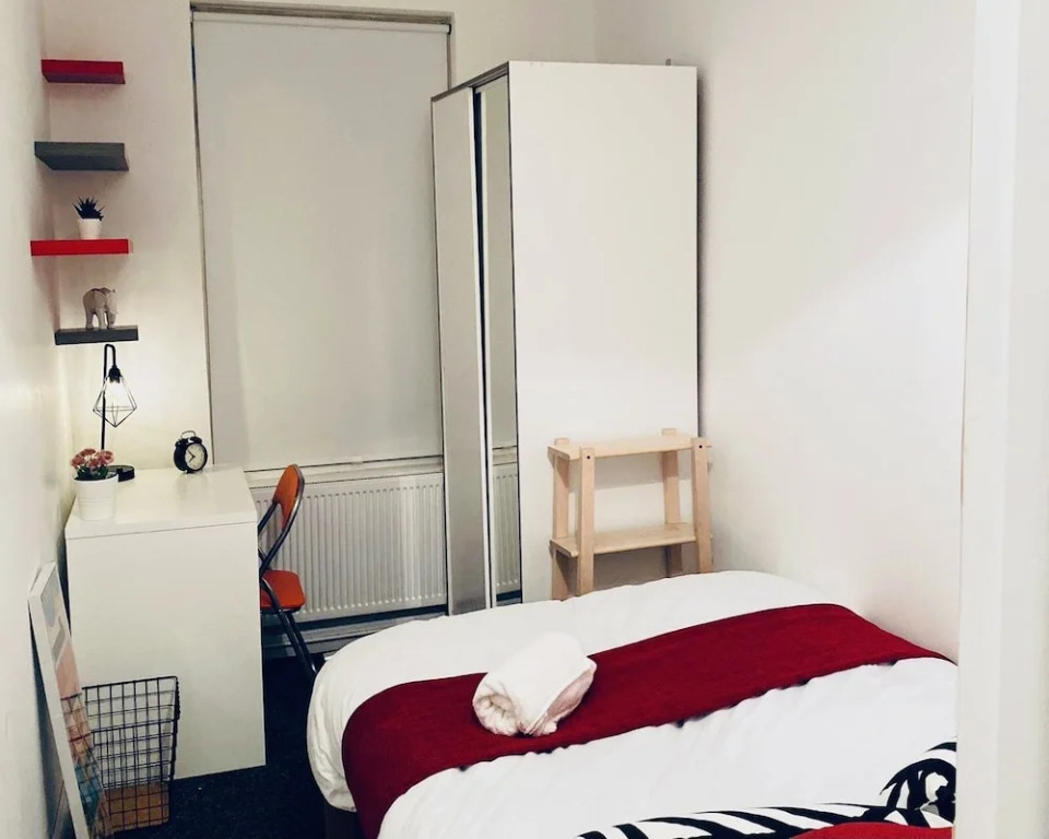 Spacious Four Bedroom Home, 3 Bathrooms - Coventry