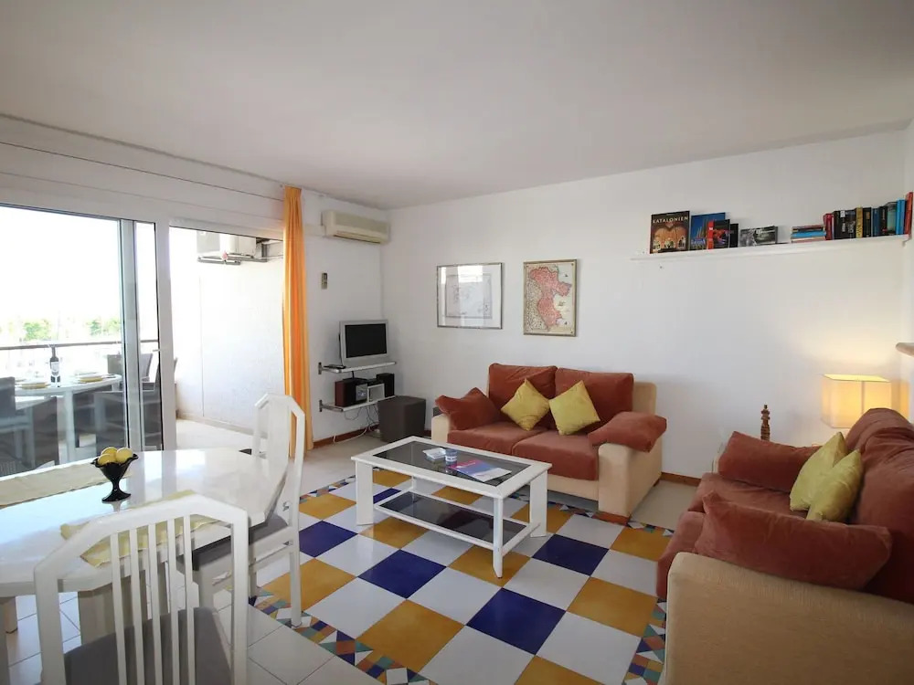 Bright Apartment With Lift and View of the Harbor and the sea for 3 People