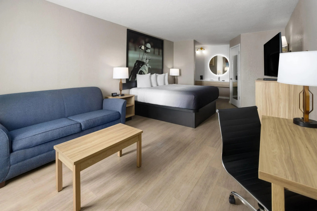 Super 8 by Wyndham Ellenton Bradenton Area