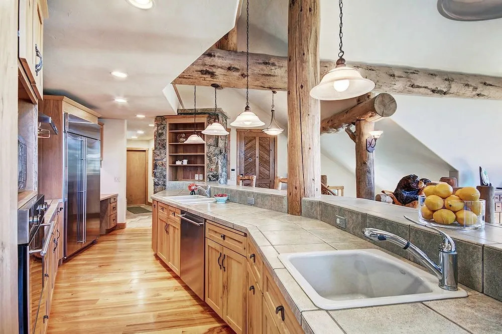 Dunkin Hill Lodge - Private Home by RedAwning