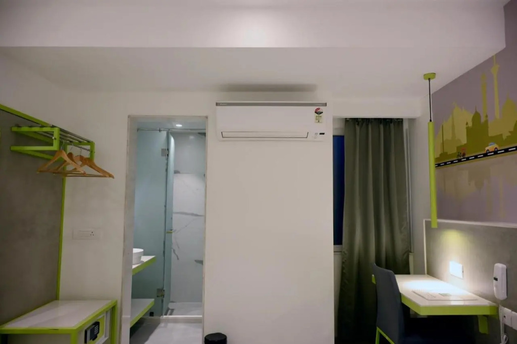 Hotel Le Roi Express Karol Bagh
