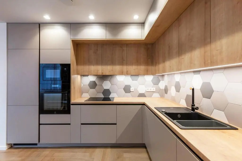 3 Bedroom Apart/24h self check in/free parking/up to 6 people/