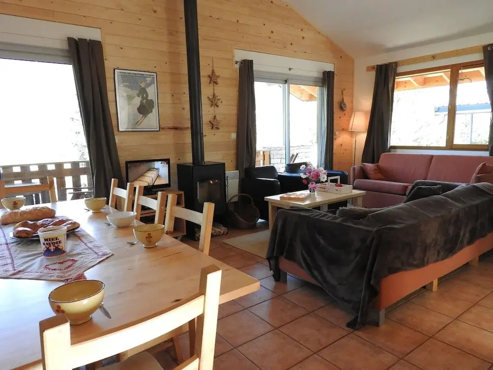 Spacious and Functional Chalet Located Close to the ski Lifts
