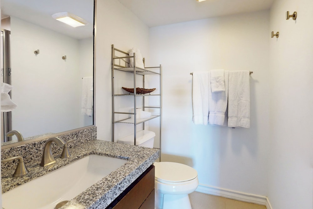 All-suite Coastal Retreat: Suntide III - Unit 405