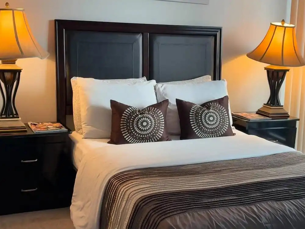 Spacious-cozy 2bed Condo in Square Ones Misissauga