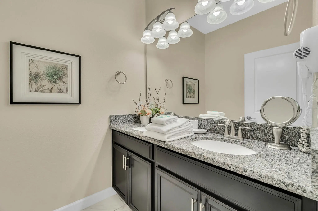 5 Bedrooms / 4 Bathrooms / Storey Lake (3133 PP), Kissimmee, US