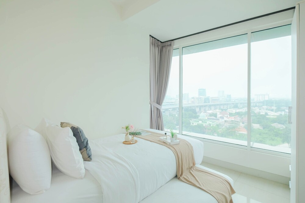 Modern Peach Touch 2Br At Grand Kamala Lagoon Apartment