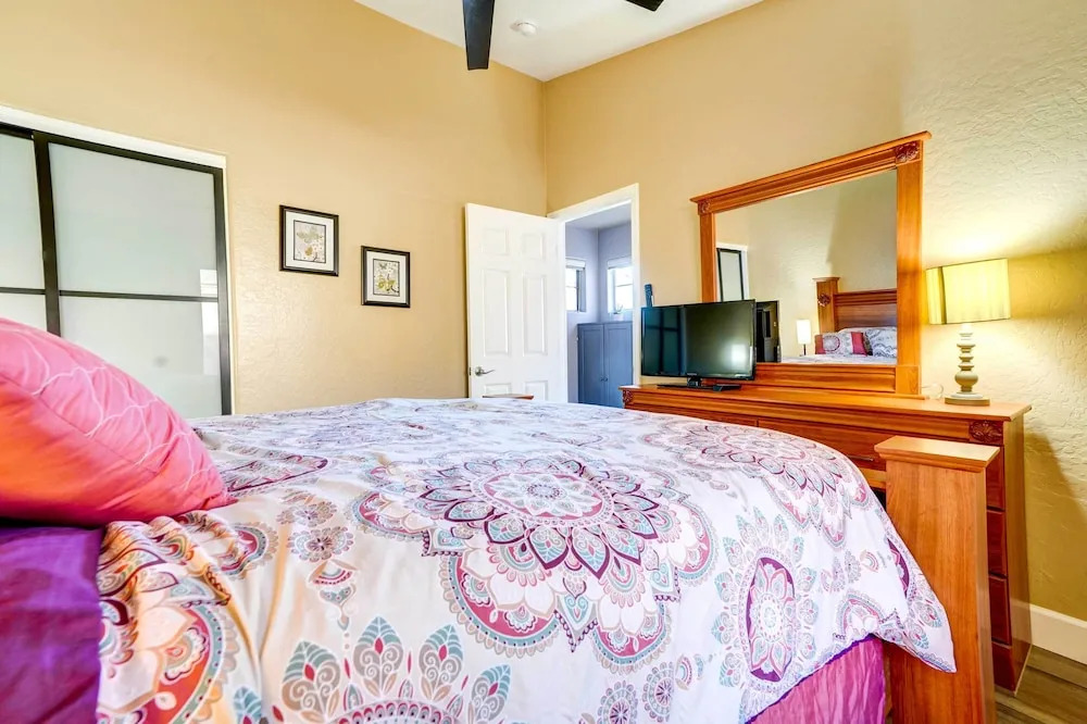 Pets Welcome! Group Retreat w/ Pool in Surprise