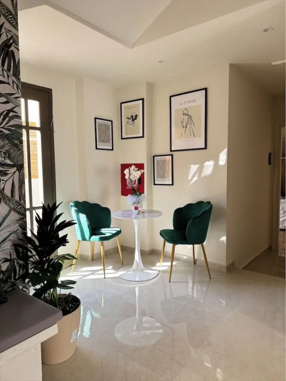 Lunar Hotel Modern Boutique