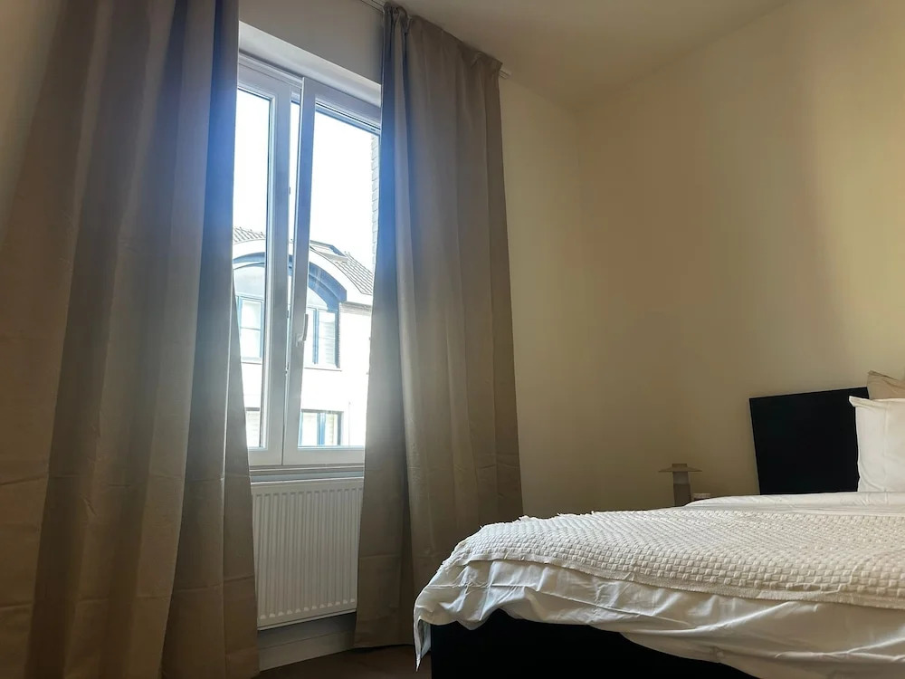 Stylish 2BR With 1LR Near to City Center
