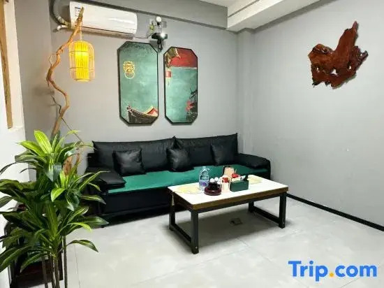 Leyou apartment（Shantou Vientiane City Longyan South Road Food Street Store）