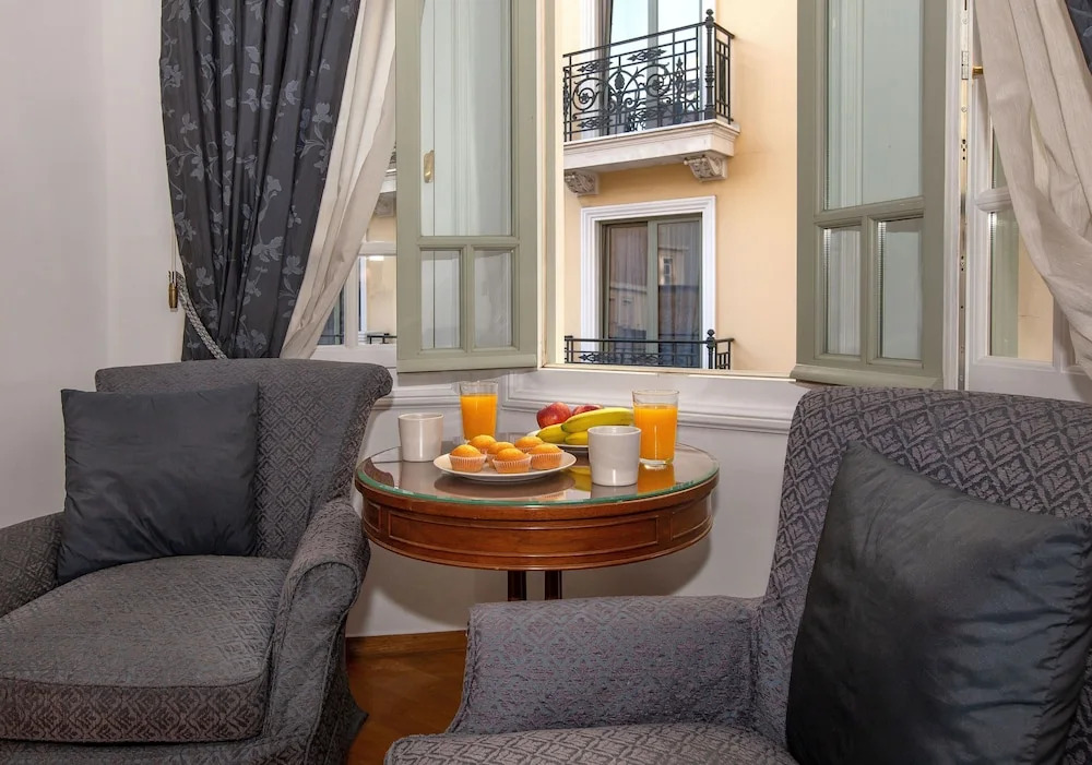 Neoclassical Apartment near Syntagma - Plaka by GHH