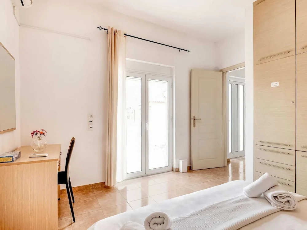 Villa in Kalamitsi near White Mountains
