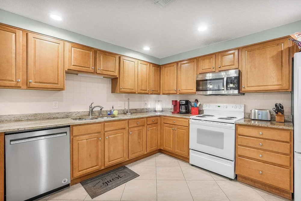 Palms 915- Premier Beachfront Condo