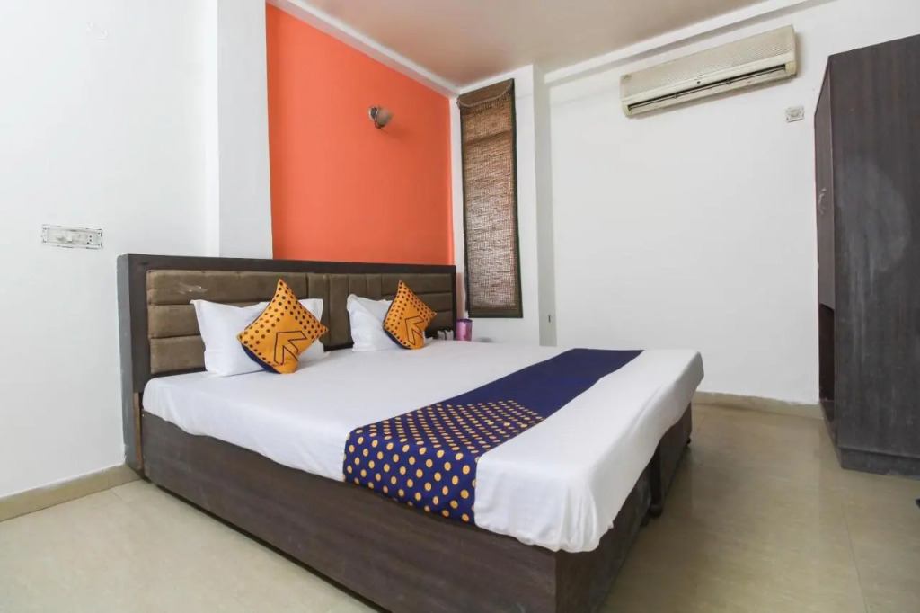 Goroomgo Viren Pacific Agra