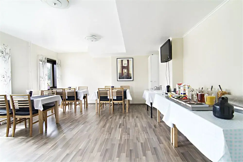 Hotel & Vandrarhem 10 - Hostel
