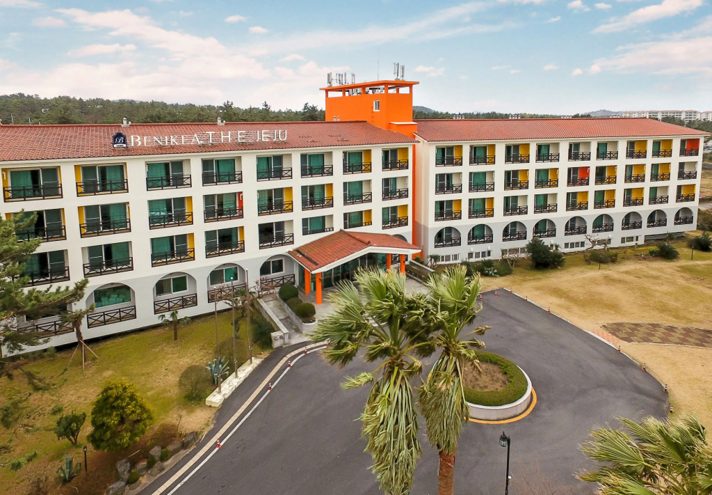 Whinstone Hotel & Resort