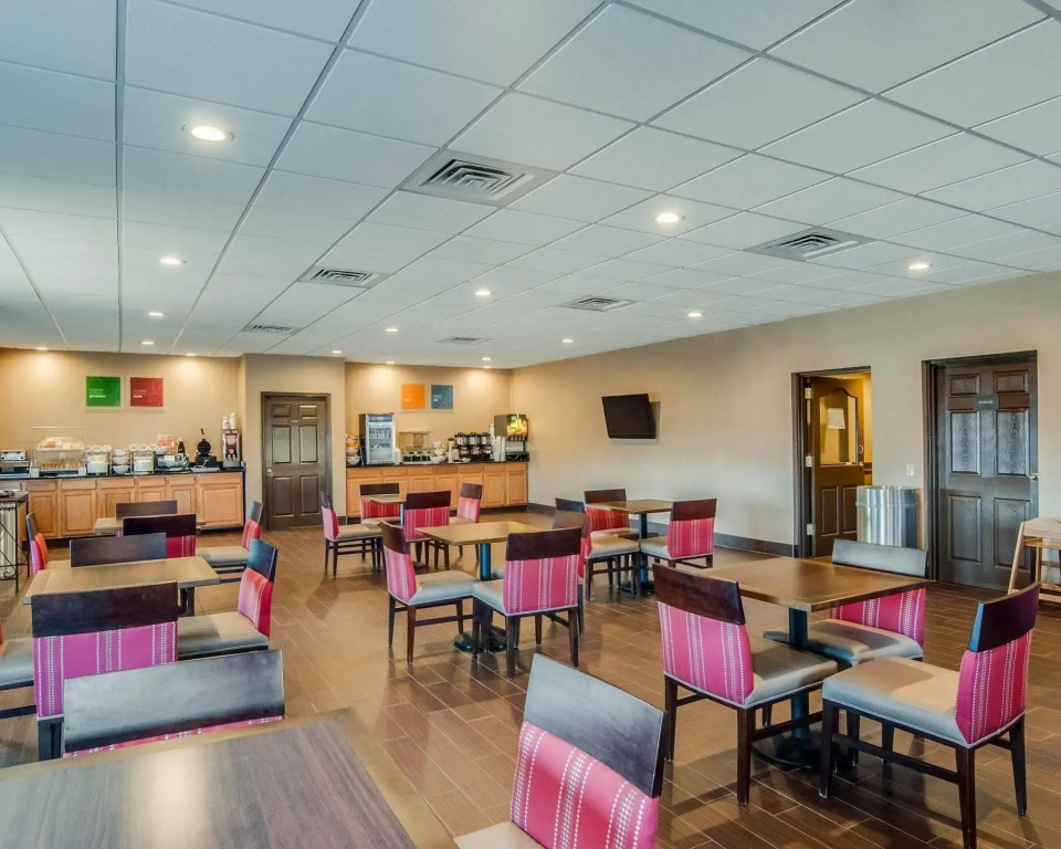 Comfort Inn & Suites Raphine - Lexington near I-81 and I-64