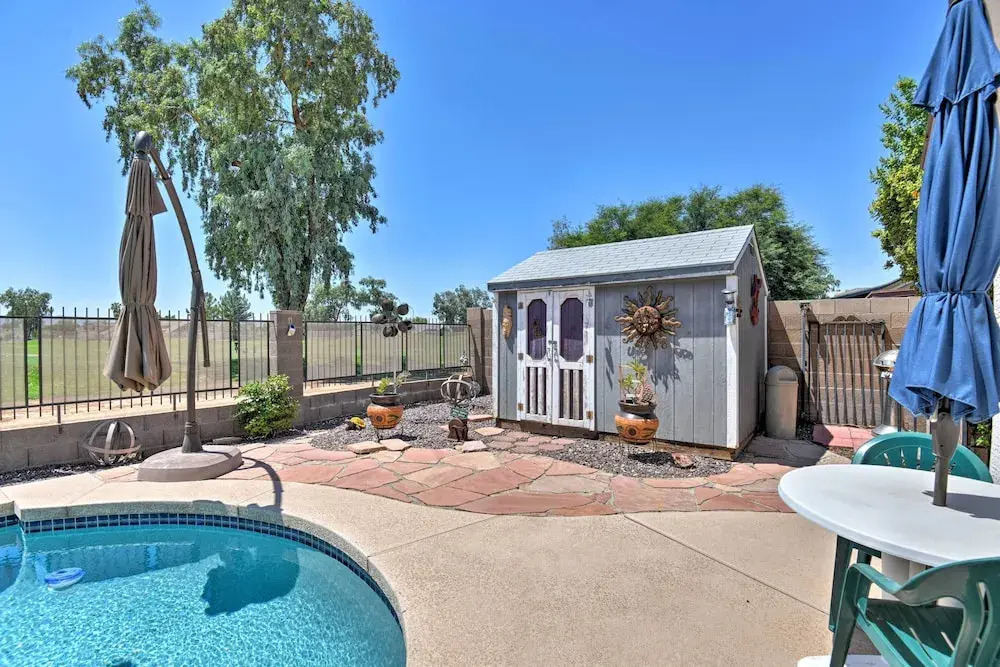 Walk to NFL Games: Glendale Home Near Golf
