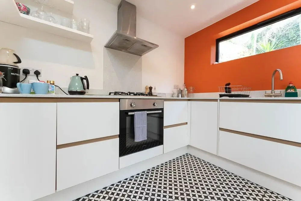 Host Stay Grove Townhouse