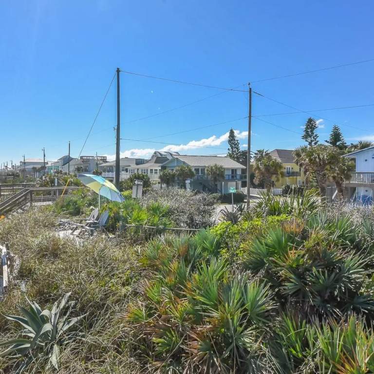 The Artist Beach House Beachfront 6298s