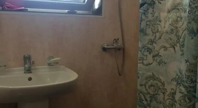 Желтый
