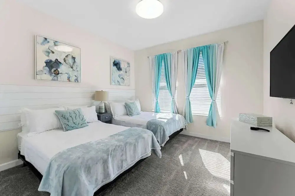 Sophisticated 6BR at Storey Lake
