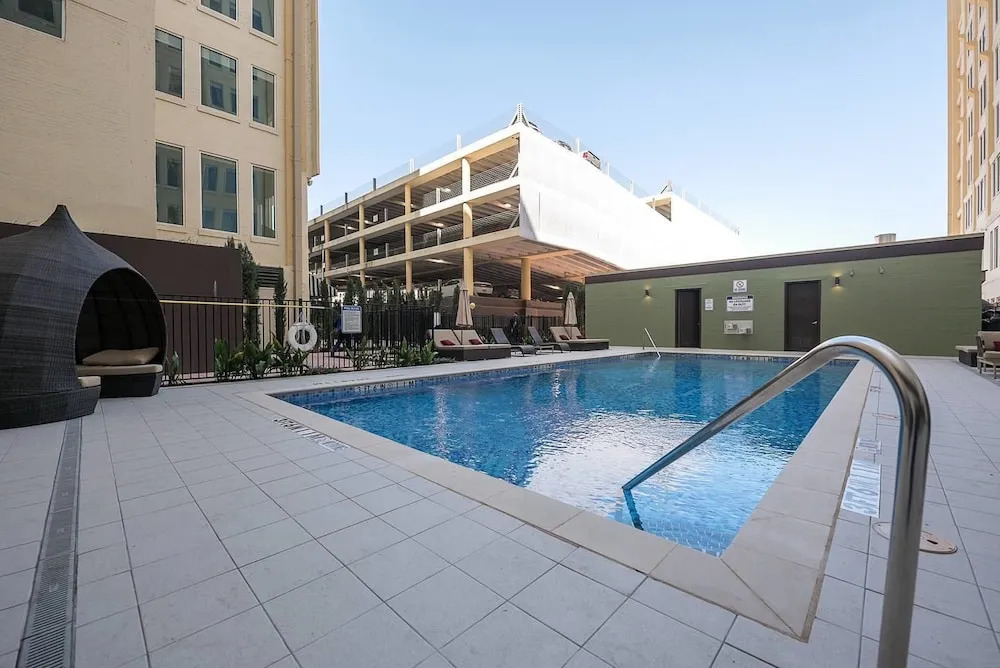 3 Bedroom Unit in Downtown Dallas with Pool & Gym