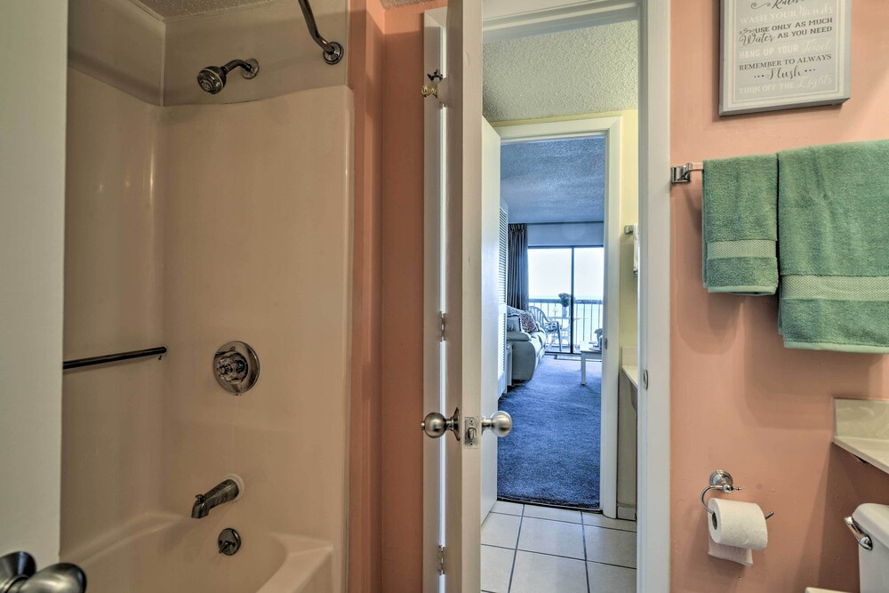 Walk to Ocean: Myrtle Beach Condo w/ Views!
