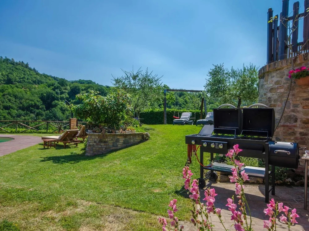Pet-Friendly Villa with Pool