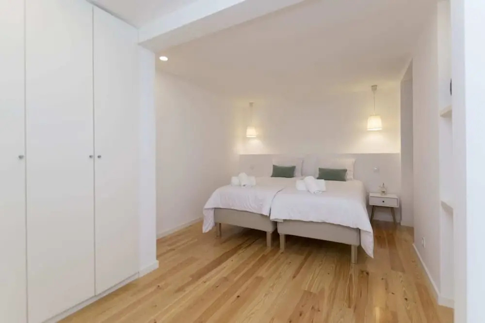 Amazing 3-bedroom Apartment in City Center - Fits 8