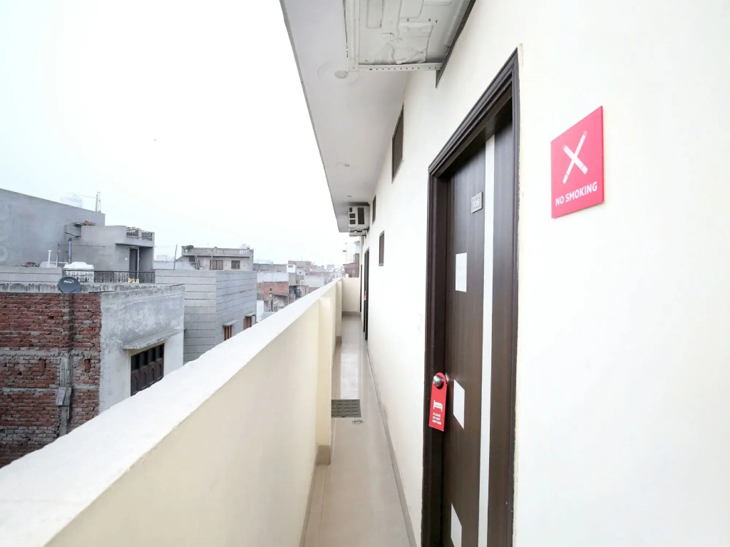 OYO 11642 Hotel Golden Grand