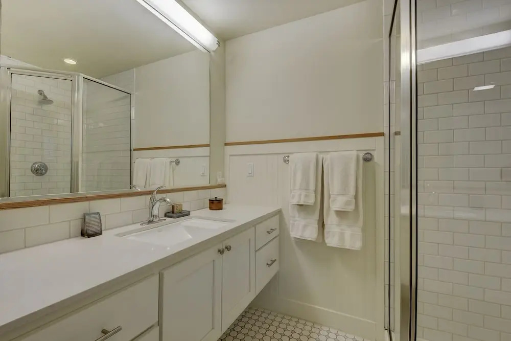 3Br 2BA New Luxury Downtown Austin Townhome by RedAwning