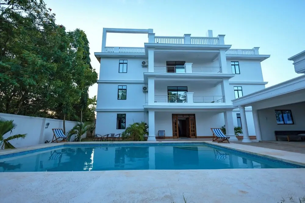 Diani Luxe Villa ,Private Suites with Kitchens, 600m from Diani Beach