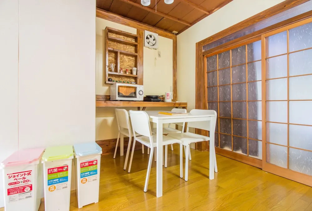 Gojo Paradiso homes restaurant and bar - Hostel