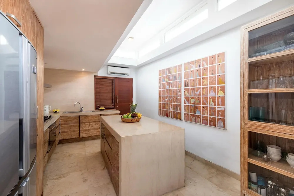 Villa Rubina - Luxury Pool Villa in Batu Belig Next to the Beach