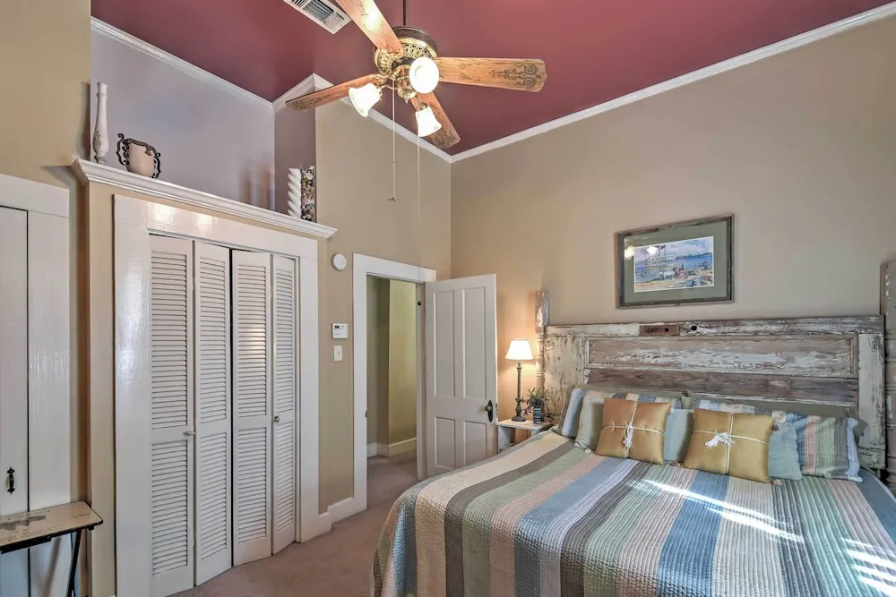 Charming Gulfport Getaway Only 3 Blocks to Beach!