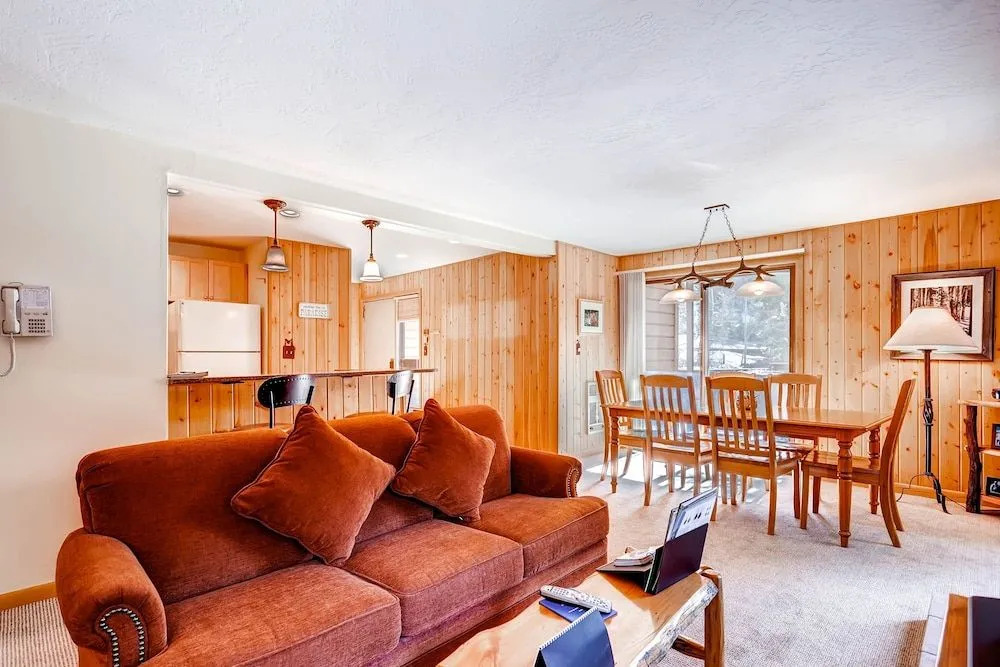 Perfect Mountain Retreat/3br -fireplace, Kids Ski Free 3 Bedroom Condo by RedAwning